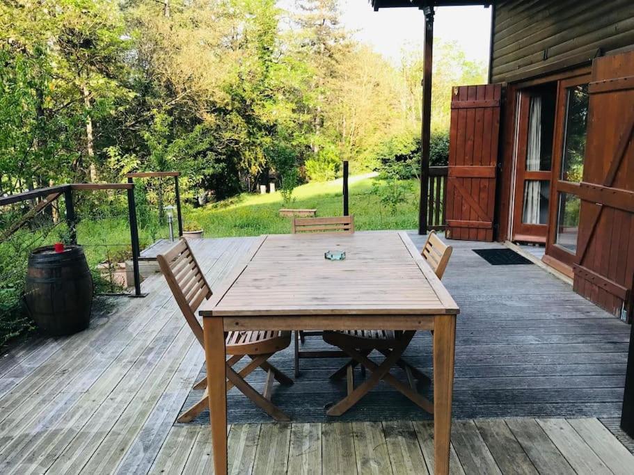 Au Milieu De La Foret Avec A Proximite *